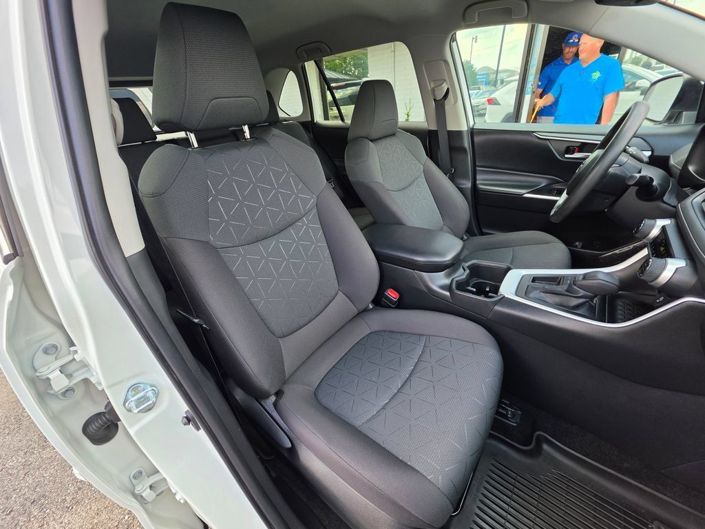 Used 2023 Toyota RAV4 XLE FWD image 3