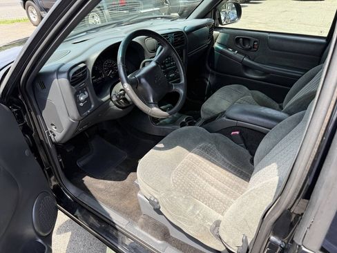 Used 2002 Chevrolet S10 Pickup LS w/ LS Preferred Equipment Group RWD image 8