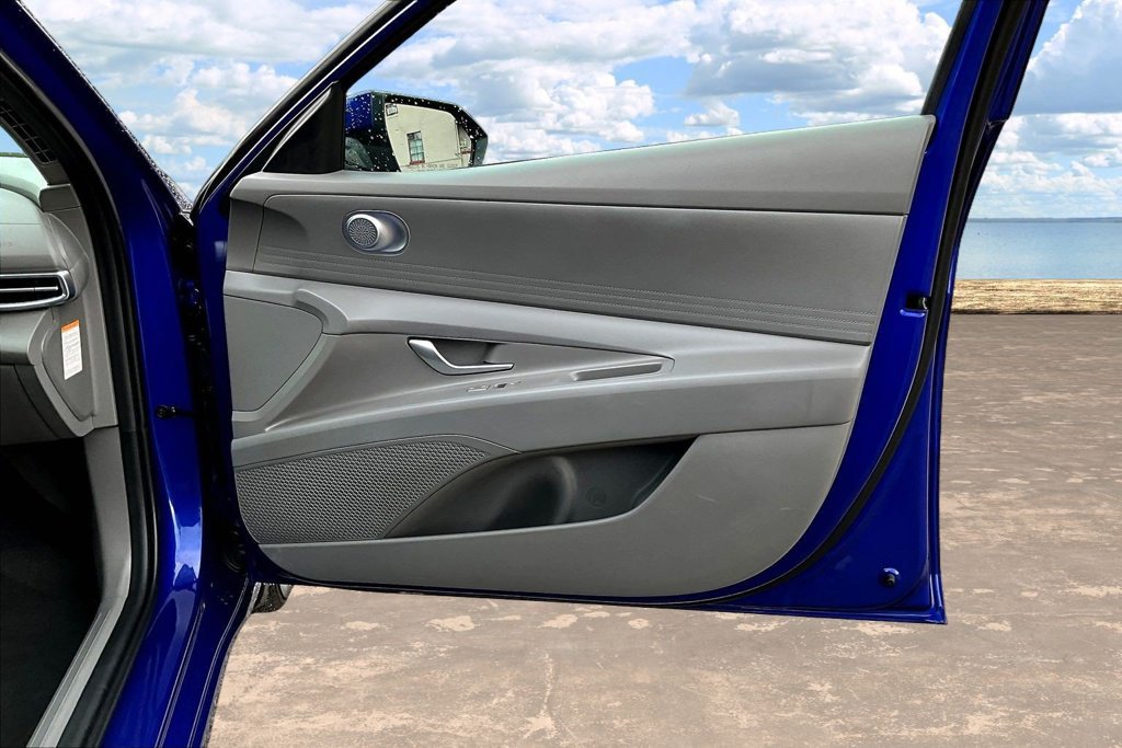 Used 2024 Hyundai Elantra Blue FWD image 30