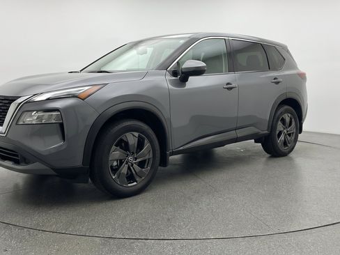 Used 2025 Nissan Rogue SV AWD/4WD image 3
