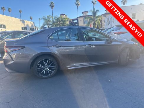 Used 2024 Toyota Camry SE image 7