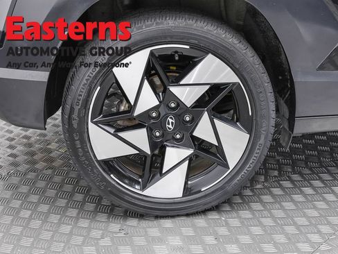 Used 2024 Hyundai Kona Limited FWD image 31