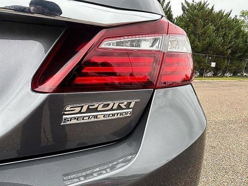 Used 2017 Honda Accord Sport Special Edition image 32