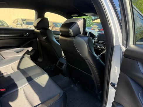 Used 2018 Honda Accord Sport image 16