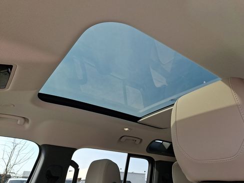 Used 2024 Land Rover Defender 110 S image 14