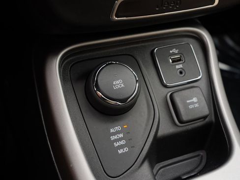 Used 2018 Jeep Compass Sport AWD/4WD image 31