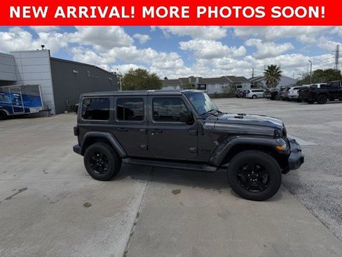 Used 2020 Jeep Wrangler Unlimited Sahara image 3