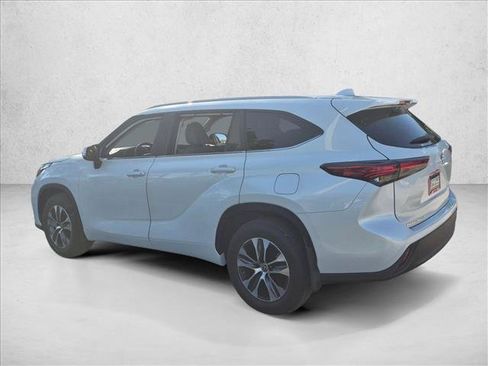 Used 2023 Toyota Highlander XLE FWD image 8