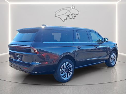 New 2026 Lincoln Navigator L Reserve image 3