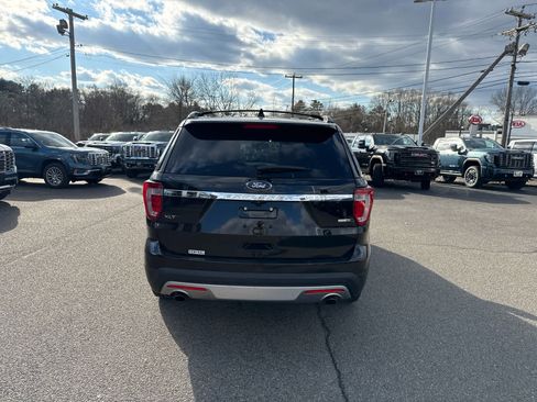 Used 2016 Ford Explorer XLT w/ Equipment Group 202A image 6