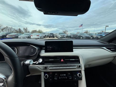 Used 2025 Genesis G70 2.5T image 31