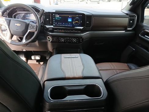 Used 2025 Chevrolet Silverado 3500 High Country w/ Technology Package AWD/4WD image 32