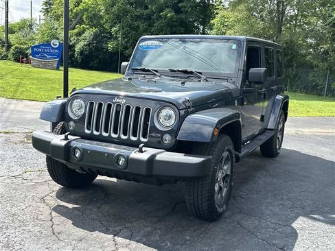 Used 2018 Jeep Wrangler Unlimited Sahara w/ Dual Top Group AWD/4WD image 5