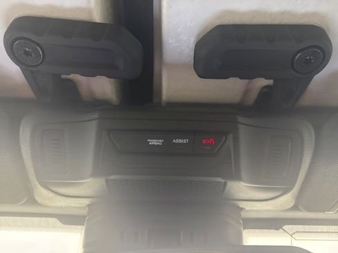 Used 2025 Jeep Gladiator Mojave w/ Convenience Group image 14