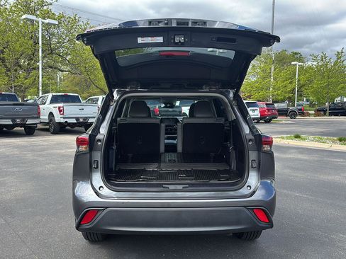 Used 2022 Toyota Highlander XLE AWD/4WD image 21