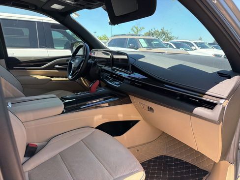 Used 2023 Cadillac Escalade Premium Luxury w/ Performance Package AWD/4WD image 8