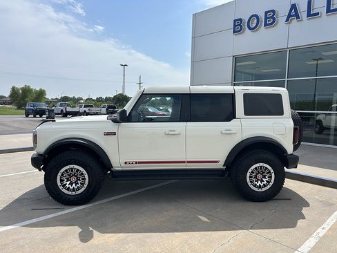 New 2026 Ford Bronco Outer Banks w/ Sasquatch Package AWD/4WD image 2