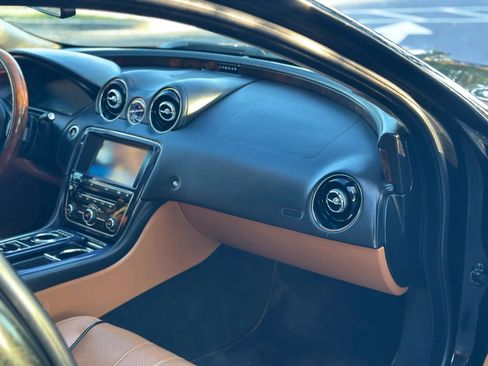 Used 2011 Jaguar XJ L Supercharged image 26
