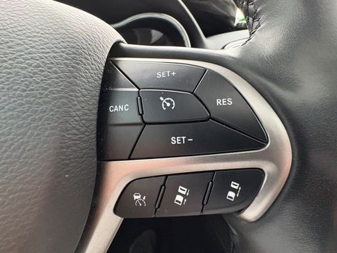 Used 2022 Jeep Grand Cherokee Limited image 22