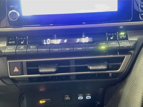 Used 2026 Toyota Camry SE FWD image 15