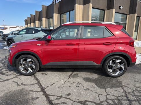 Used 2022 Hyundai Venue SEL w/ Cargo Package image 7