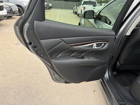 Used 2015 INFINITI Q70 3.7 RWD image 14