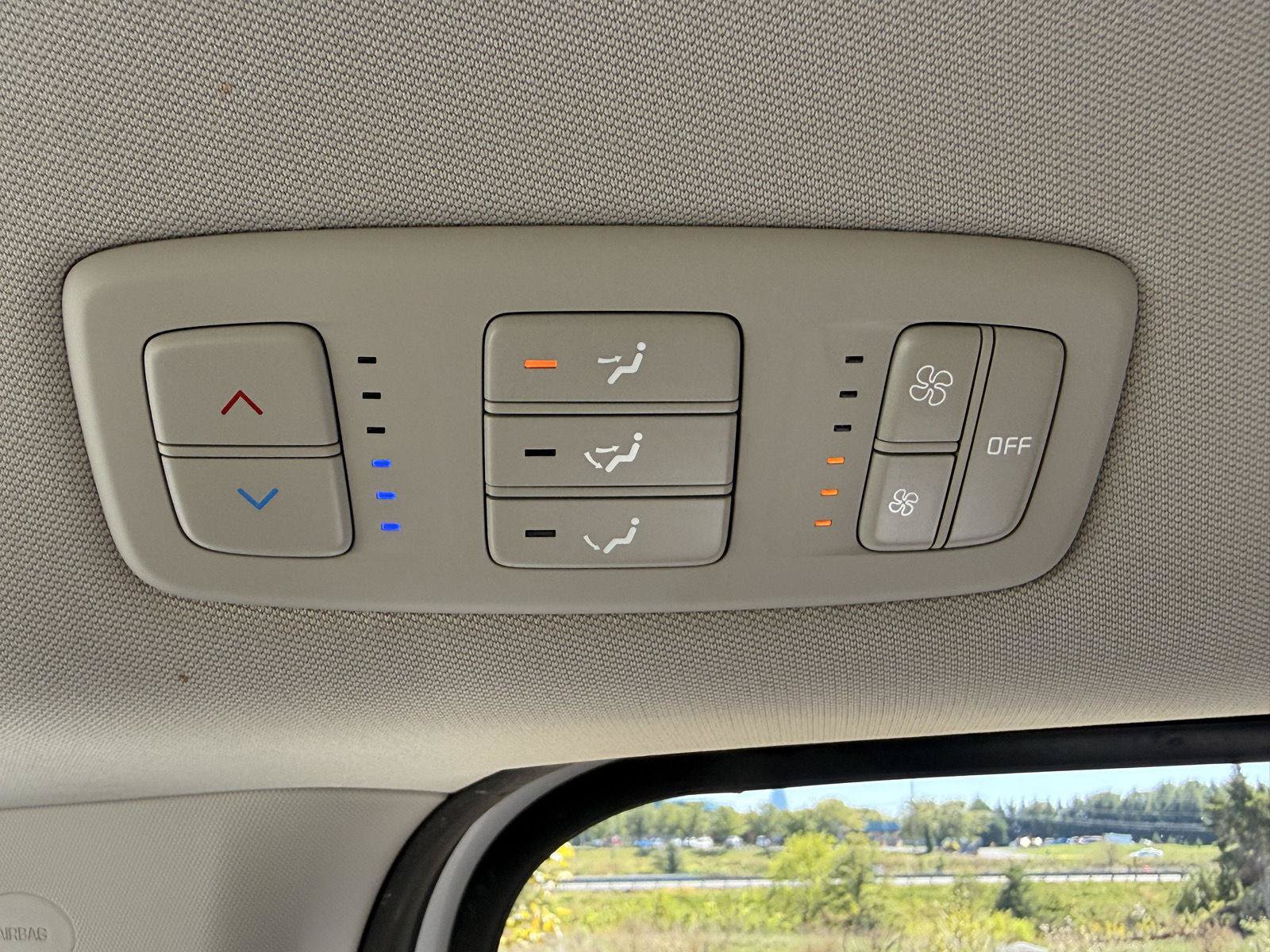Used 2023 Kia Carnival LX FWD image 20