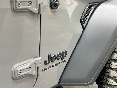 Used 2021 Jeep Gladiator Sport w/ Trailer Tow Package image 38