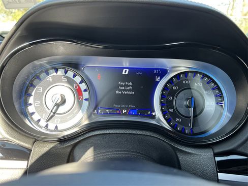 Used 2023 Chrysler 300 C image 22