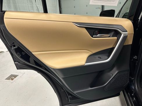 Used 2025 Toyota RAV4 XLE image 43