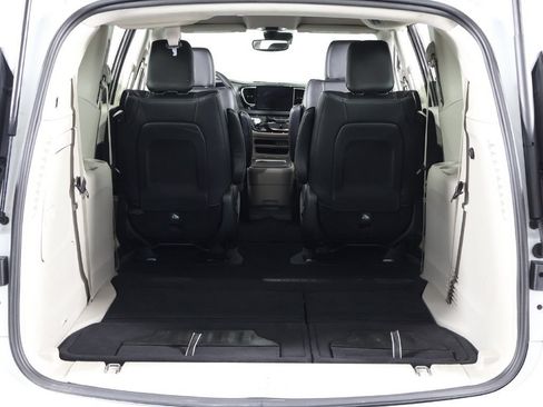 Used 2024 Chrysler Pacifica Limited FWD image 20