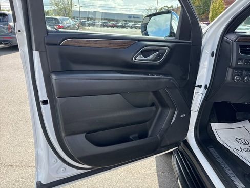 Used 2023 Chevrolet Suburban Premier image 15