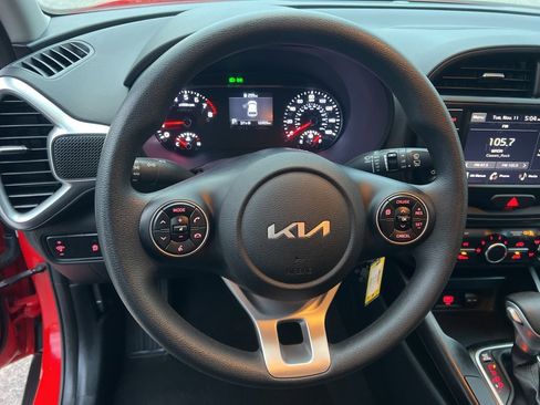 Used 2022 Kia Soul LX image 13