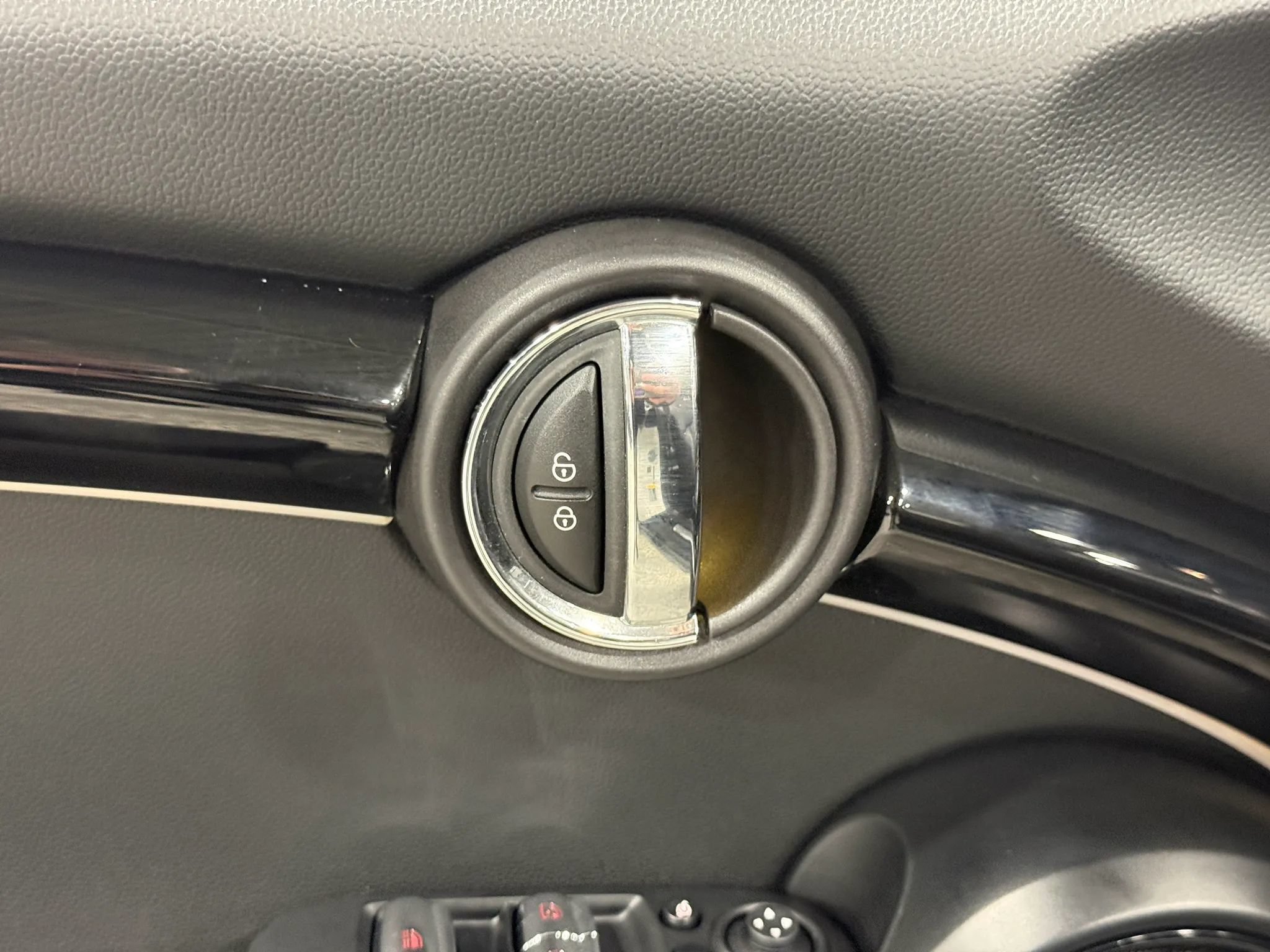 Used 2023 MINI Cooper S FWD image 15