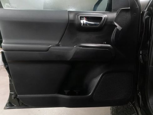 Used 2020 Toyota Tacoma TRD Sport w/ Technology Package AWD/4WD image 11