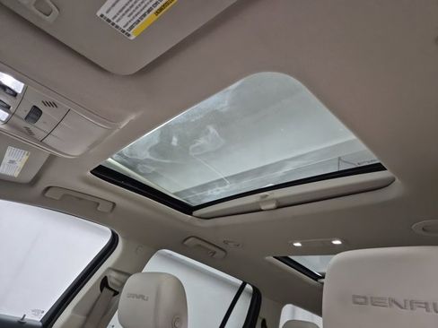 Used 2023 GMC Acadia Denali w/ Denali Technology Package image 24