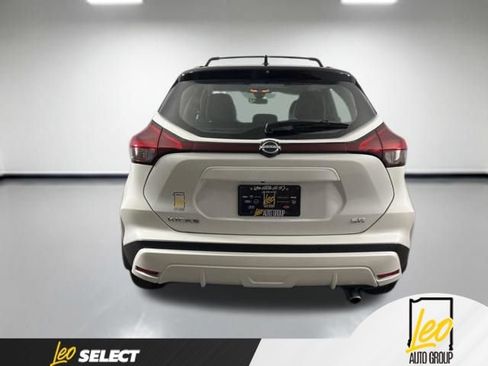 Used 2023 Nissan Kicks SR w/ SR Premium Package FWD image 6