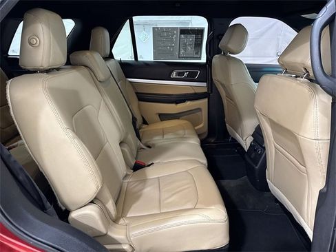 Used 2016 Ford Explorer XLT w/ Equipment Group 202A image 27