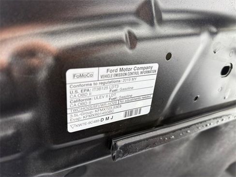 Used 2019 Ford Explorer XLT image 28