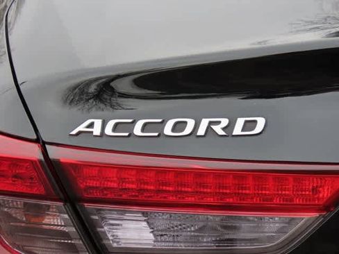 Certified 2021 Honda Accord EX-L image 7