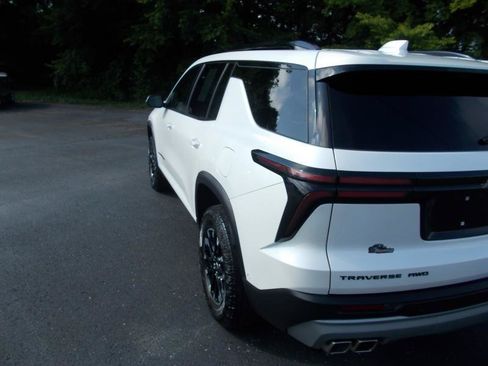 Used 2024 Chevrolet Traverse Z71 w/ Enhanced Driving Package AWD/4WD image 4