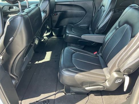 Used 2025 Chrysler Pacifica Select FWD image 26