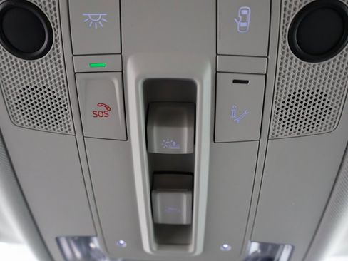 Used 2025 Audi Q3 2.0T Premium w/ Convenience Package image 9