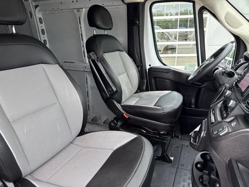 Used 2025 RAM ProMaster 2500 w/ Convenience Group FWD image 34