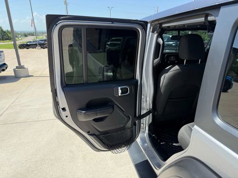 Used 2020 Jeep Wrangler Unlimited Sport S image 32