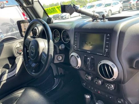 Used 2014 Jeep Wrangler Unlimited Sahara w/ Dual Top Group AWD/4WD image 14