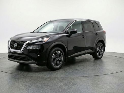 Used 2025 Nissan Rogue SV image 3