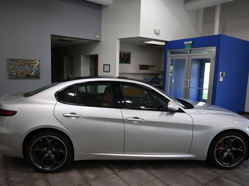 Used 2018 Alfa Romeo Giulia Ti Sport w/ Quick Order Package 22S Sport AWD/4WD image 6