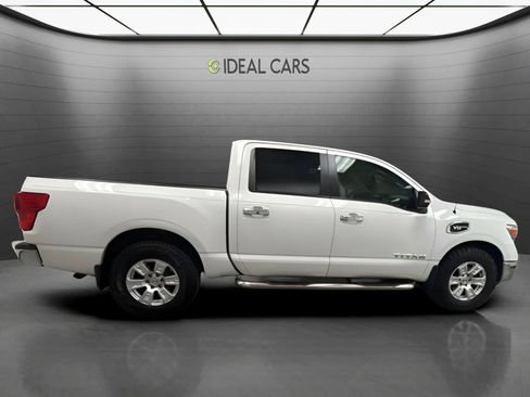Used 2017 Nissan Titan SV RWD image 4