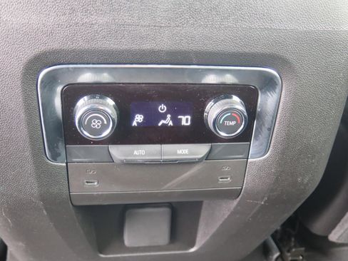 Used 2025 Chevrolet Suburban Z71 image 23